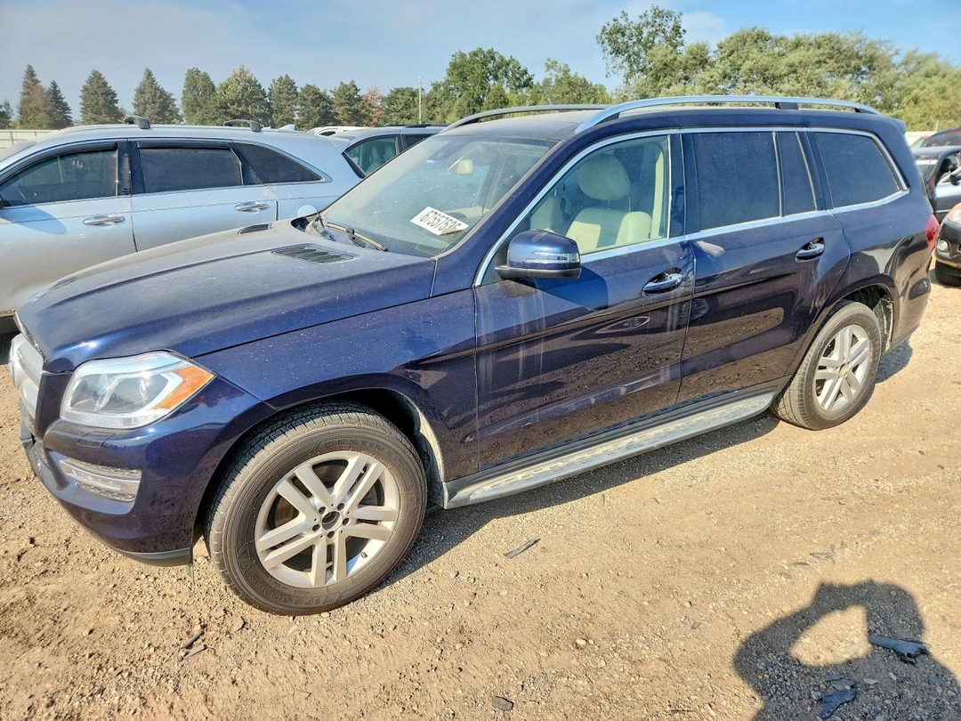 Vue de 2015 MERCEDES-BENZ GL 450 4MATIC, angle 1