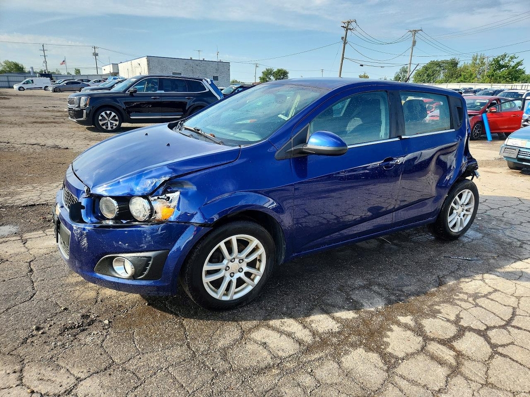 منظر 2013 CHEVROLET SONIC LT، زاوية 1