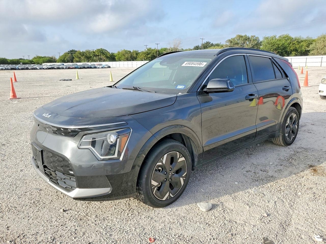 Vue de 2023 KIA NIRO WIND, angle 1