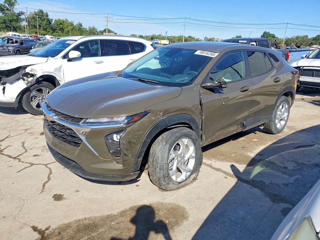 Vista de 2024 CHEVROLET TRAX LS, ángulo 1