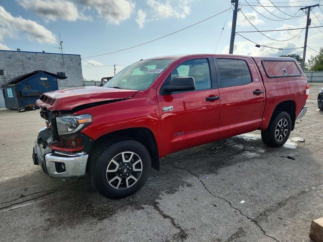 منظر 2019 TOYOTA TUNDRA CREWMAX SR5، زاوية 1