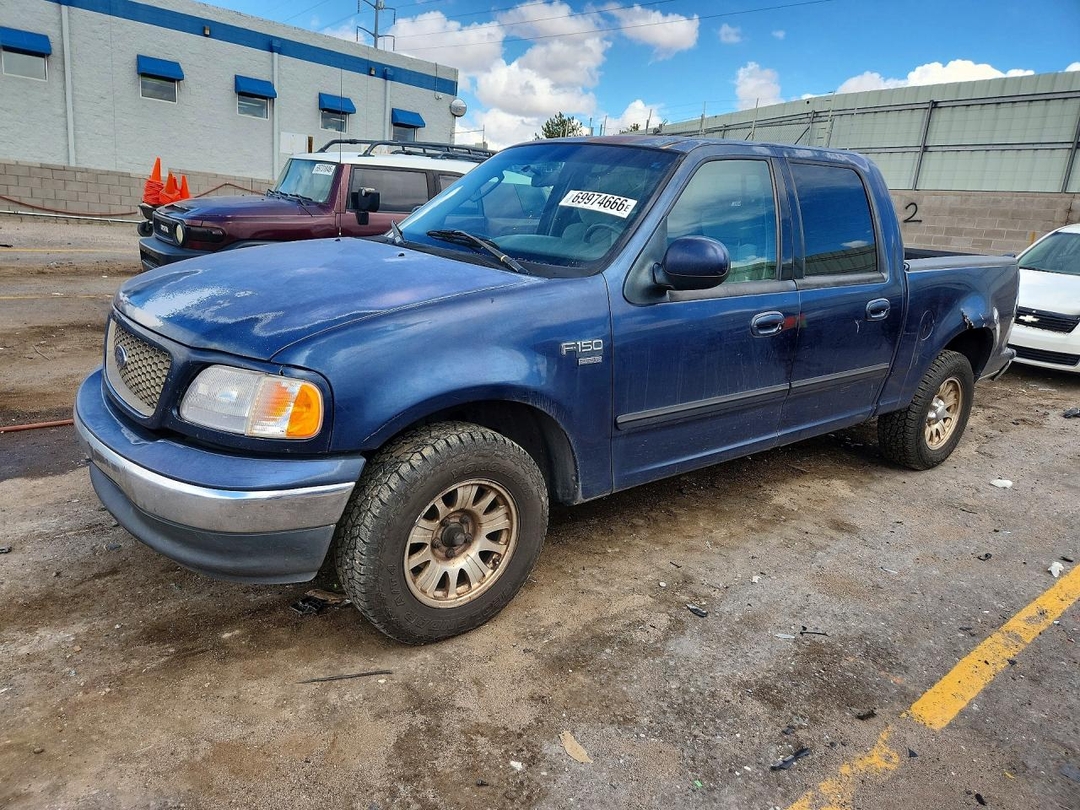 Vue de 2003 FORD F150 SUPERCREW, angle 1