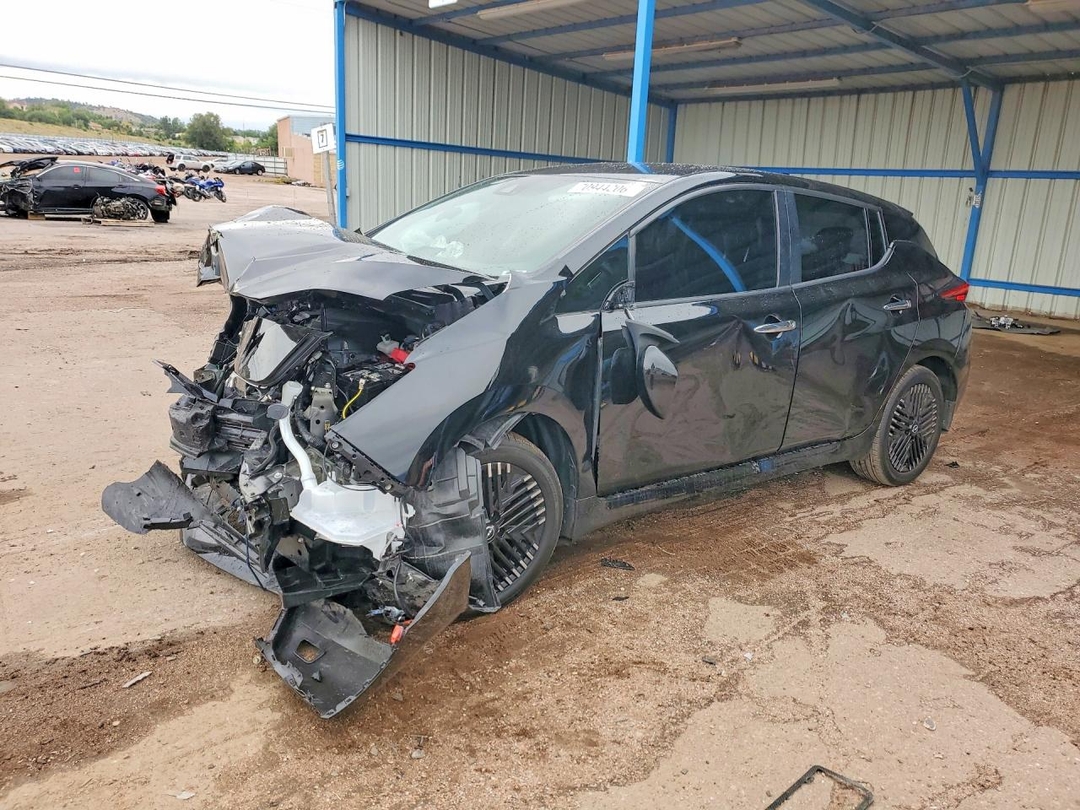 Vista de 2025 NISSAN LEAF SV PLUS, ángulo 1