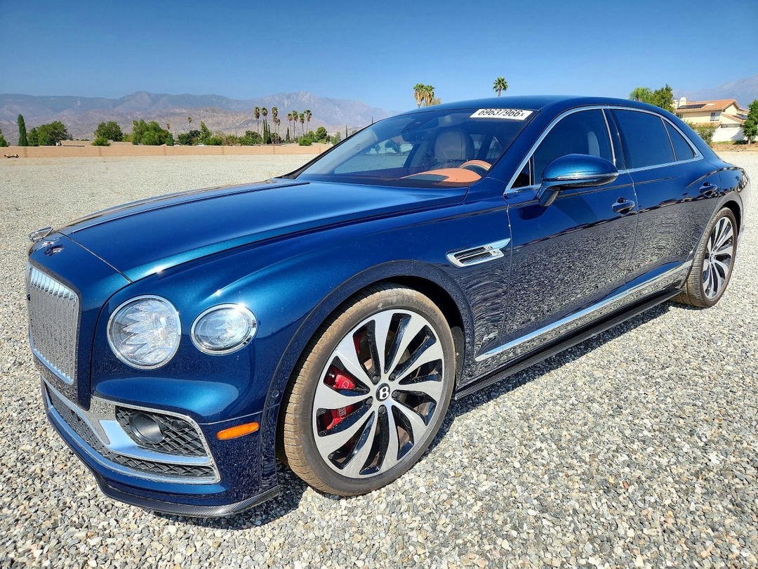 Vue de 2022 BENTLEY FLYING SPUR, angle 1