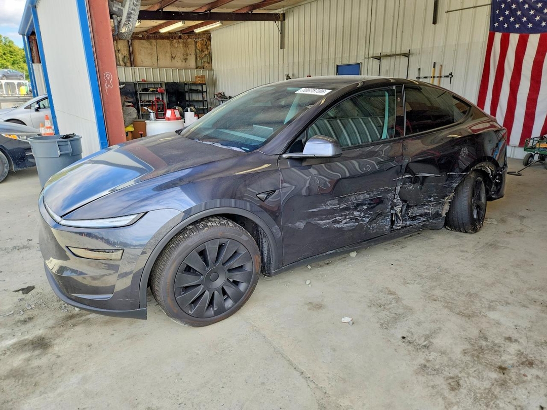 Vue de 2026 TESLA MODEL Y, angle 1