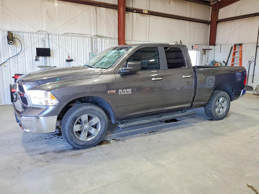 Вид 2014 RAM 1500 SLT, угол 1