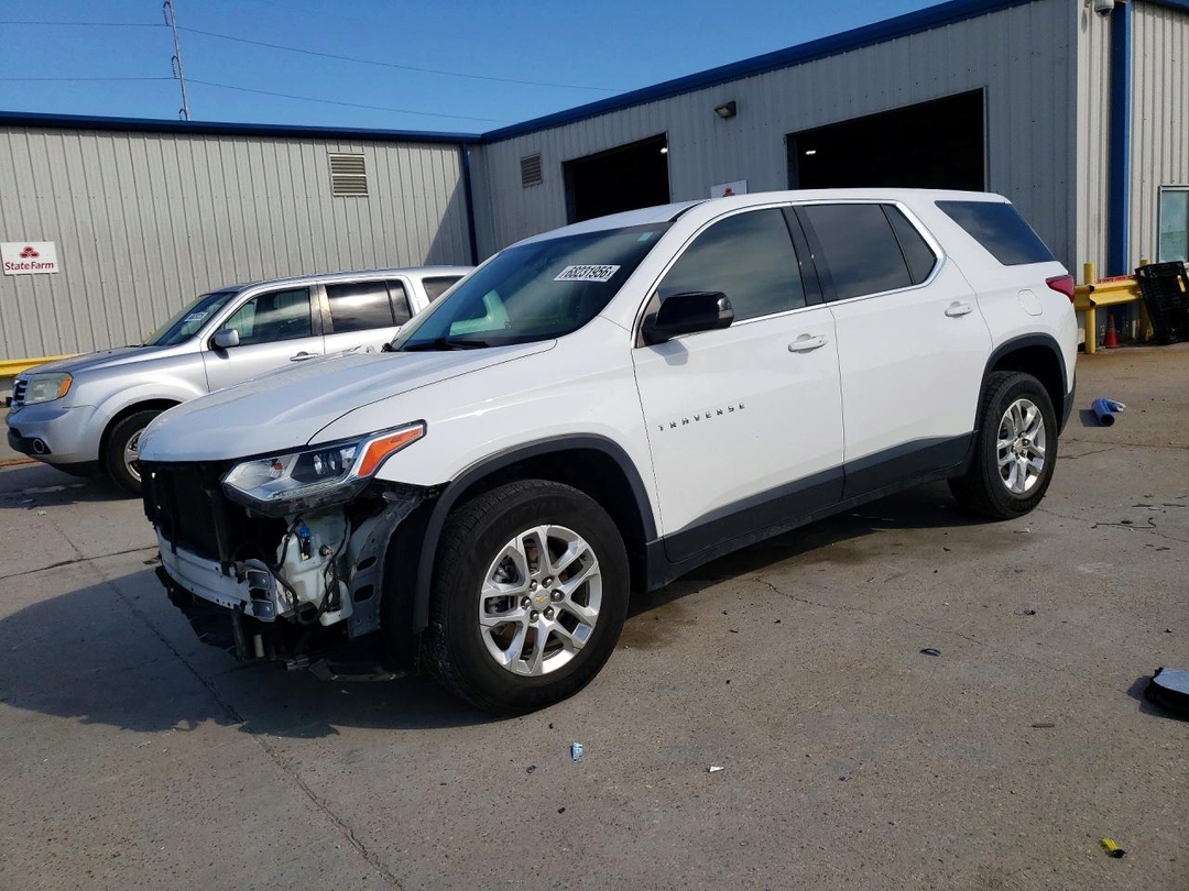 Вид 2021 CHEVROLET TRAVERSE LS, угол 1