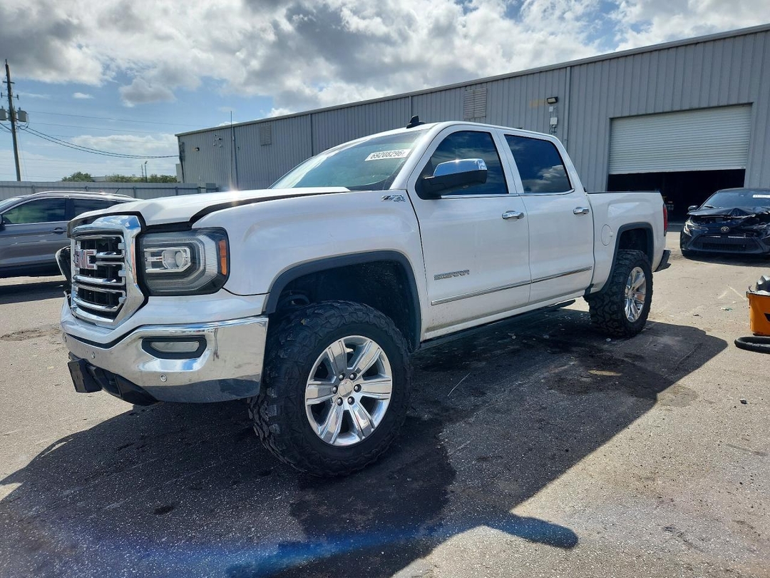 منظر 2017 GMC SIERRA K1500 SLT، زاوية 1