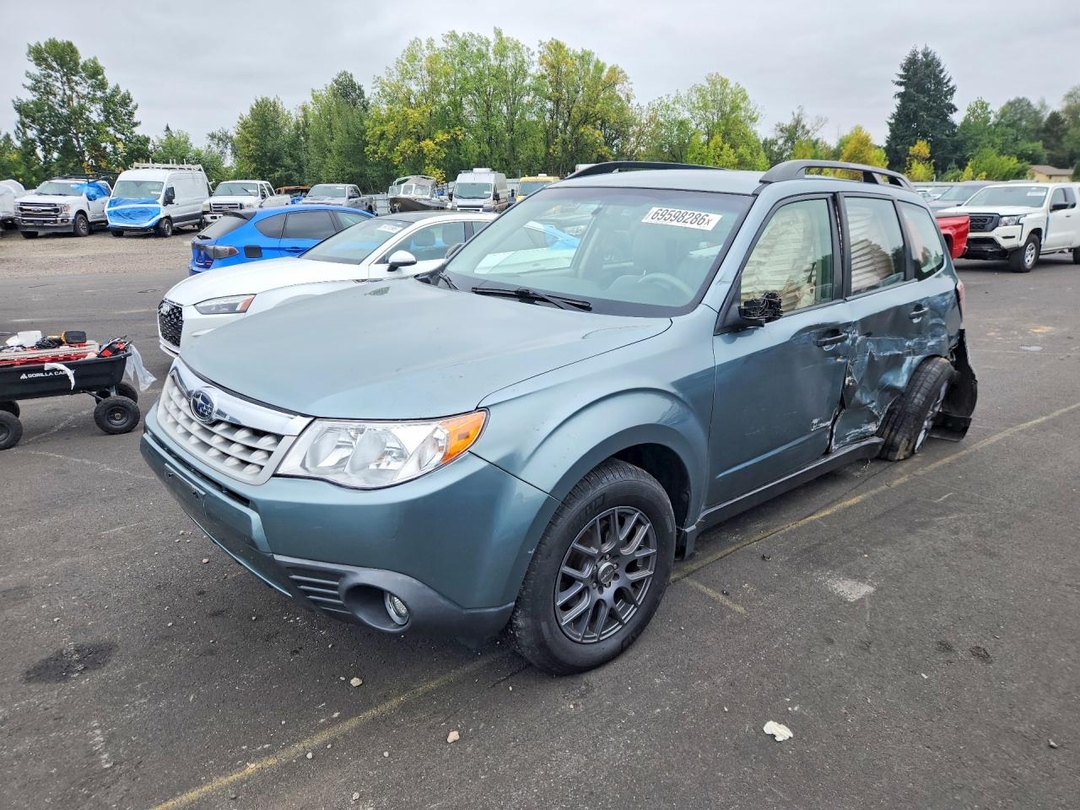 Вид 2011 SUBARU FORESTER, угол 1
