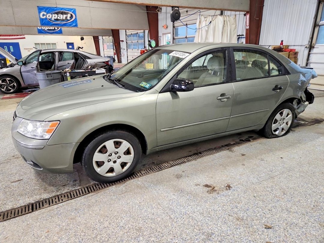 Vue de 2010 HYUNDAI SONATA GLS, angle 1