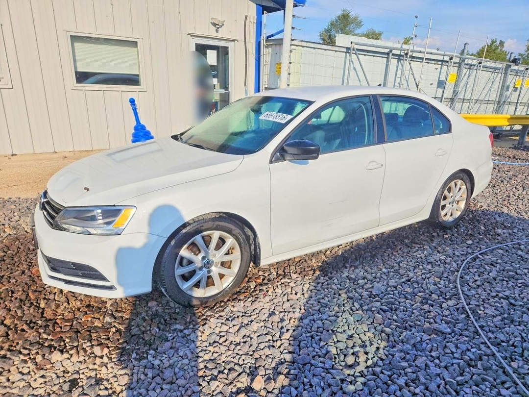 Вид 2015 VOLKSWAGEN JETTA SE, угол 1