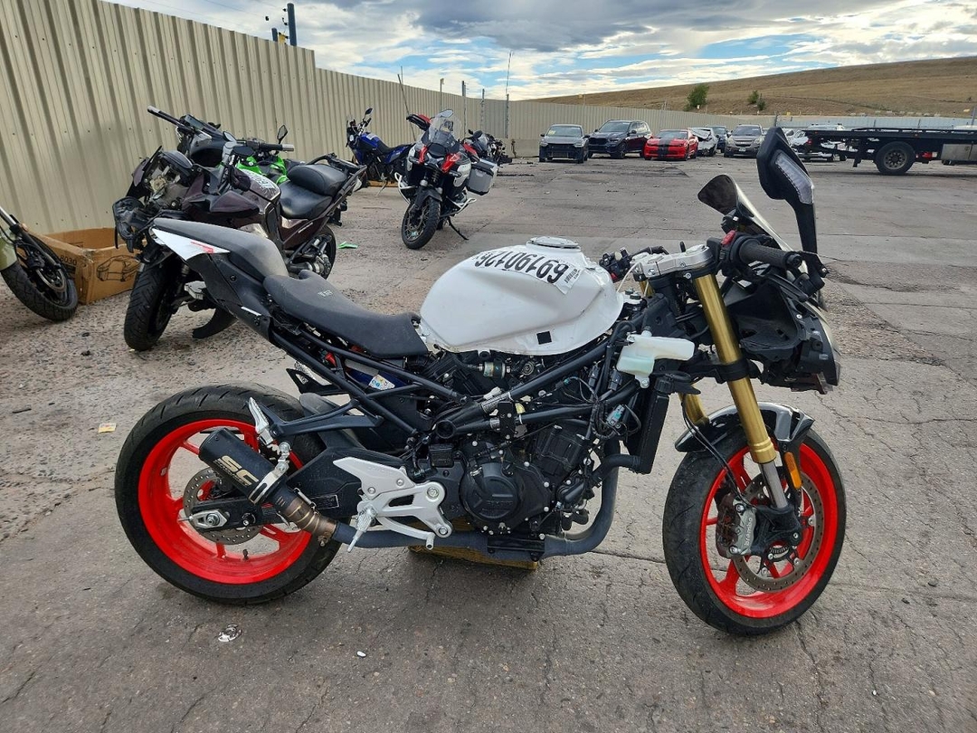 Вид 2025 CF MOTO 450SS, угол 1