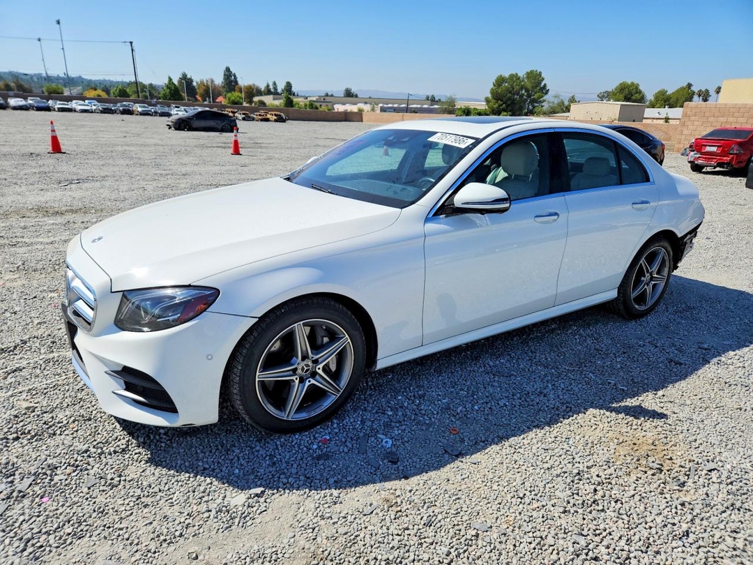 Vue de 2020 MERCEDES-BENZ E 450 4MATIC, angle 1