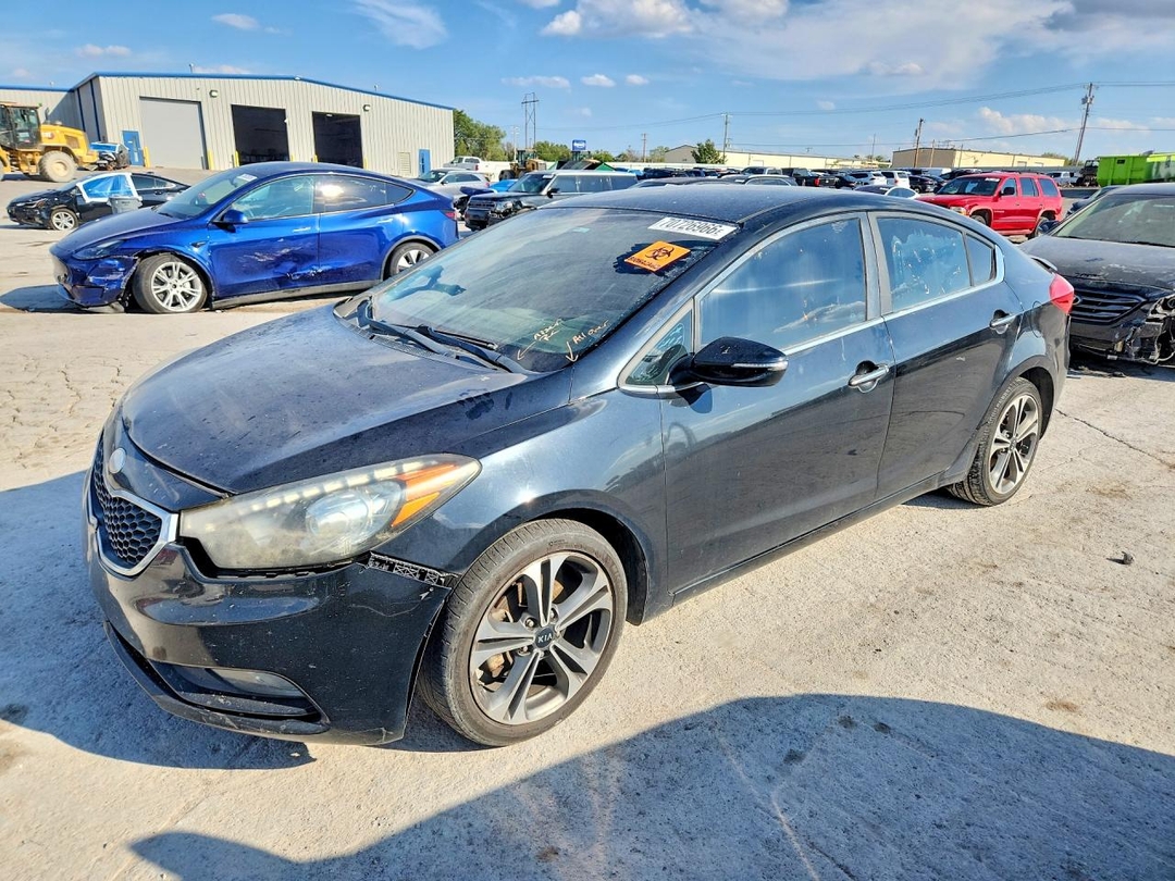 Vue de 2014 KIA FORTE EX, angle 1