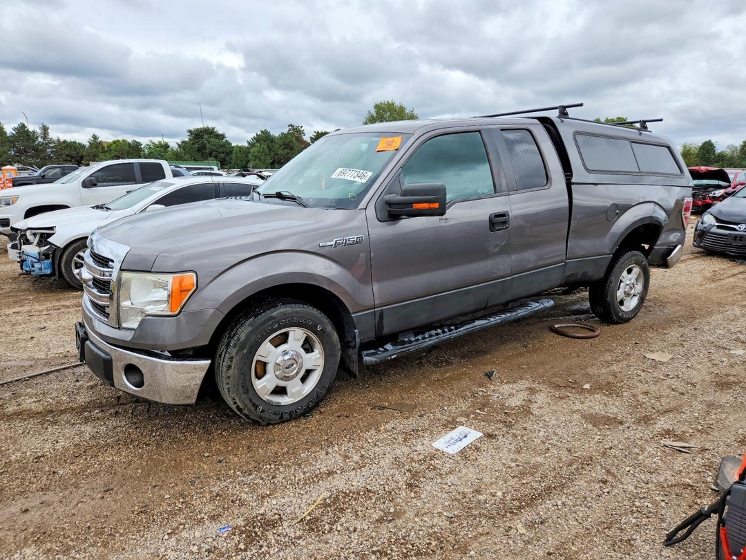 Vue de 2013 FORD F150 SUPER CAB, angle 1