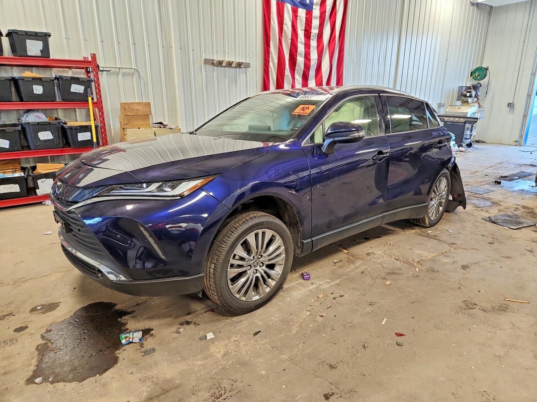 Vue de 2022 TOYOTA VENZA XLE, angle 1