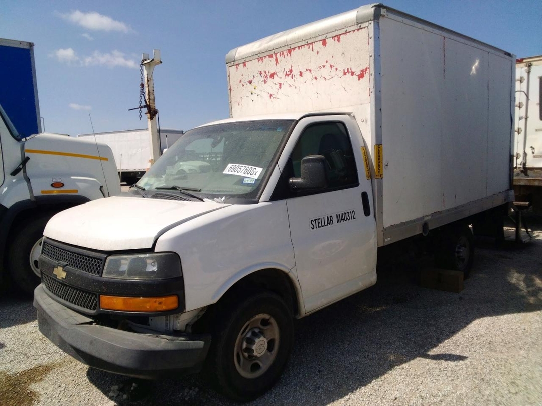 Vue de 2018 CHEVROLET EXPRESS G3500, angle 1