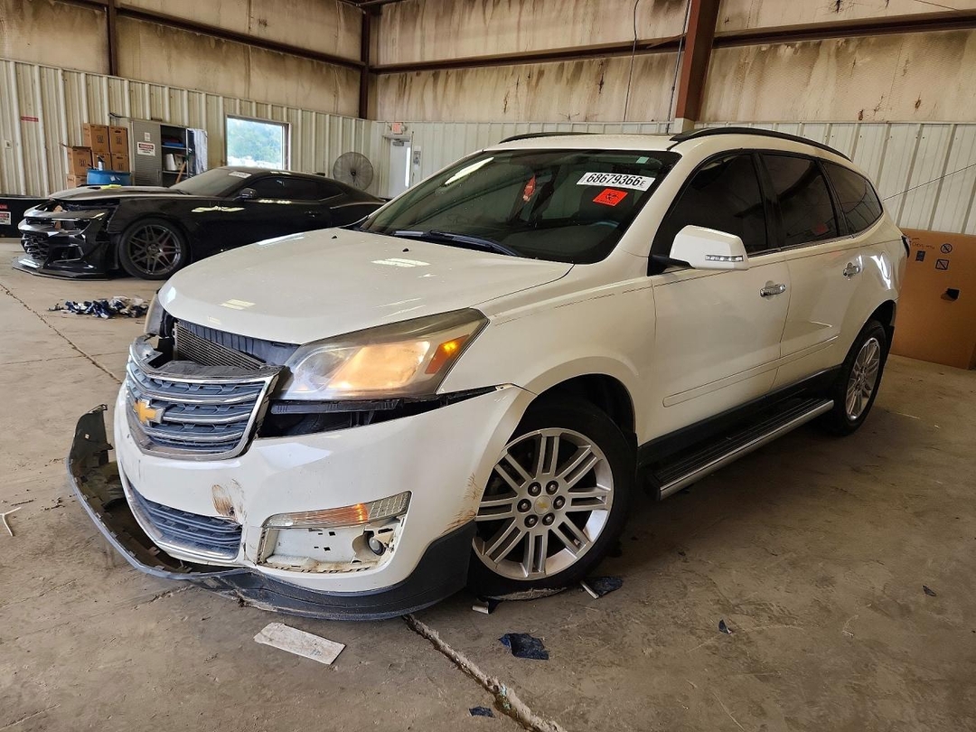 Вид 2015 CHEVROLET TRAVERSE LT, угол 1