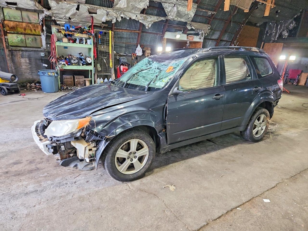 Vue de 2013 SUBARU FORESTER 2.5X, angle 1