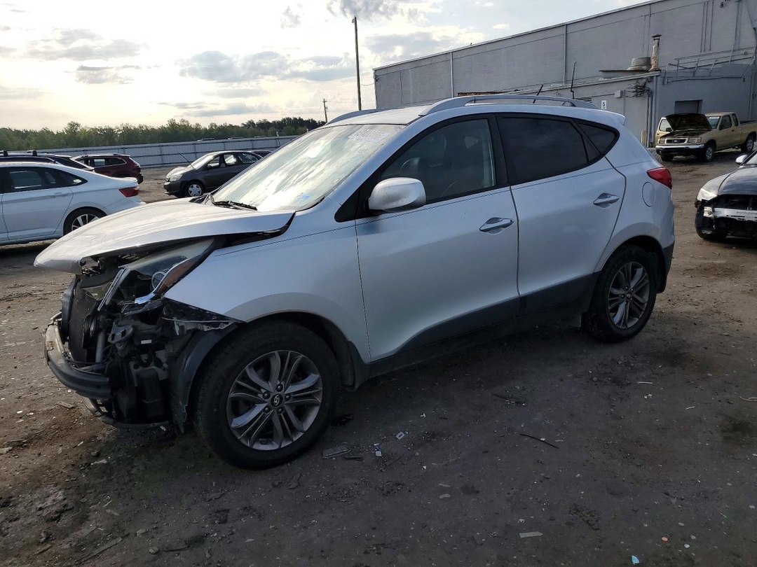 Vue de 2015 HYUNDAI TUCSON SE, angle 1