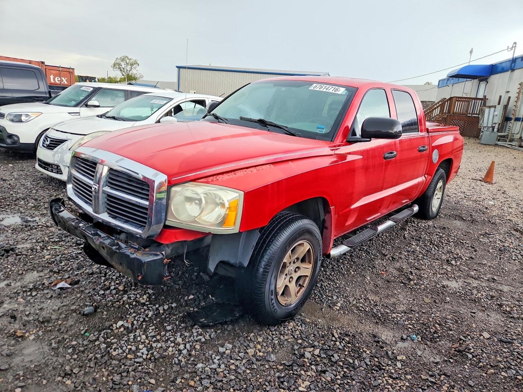 Вид 2006 DODGE DAKOTA QUAD SLT, угол 1