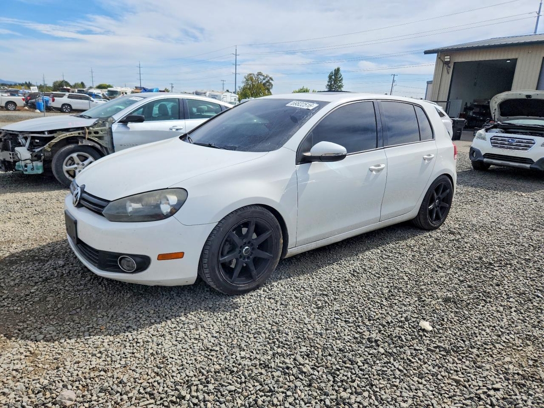 Vue de 2011 VOLKSWAGEN GOLF, angle 1
