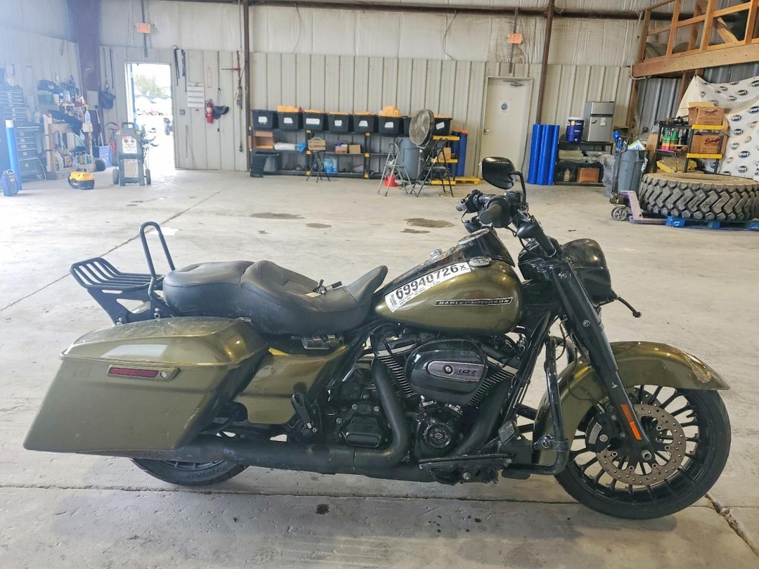 Вид 2017 HARLEY-DAVIDSON FLHRXS, угол 1