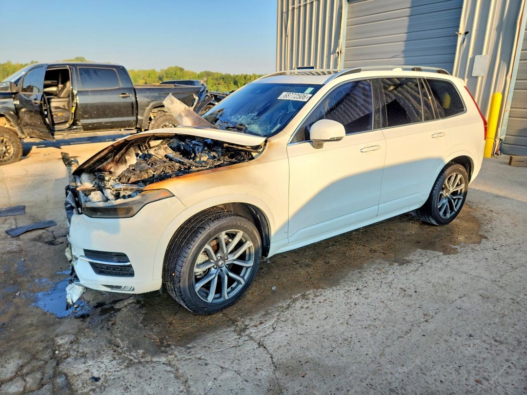 منظر 2019 VOLVO XC90 T6 MOMENTUM، زاوية 1