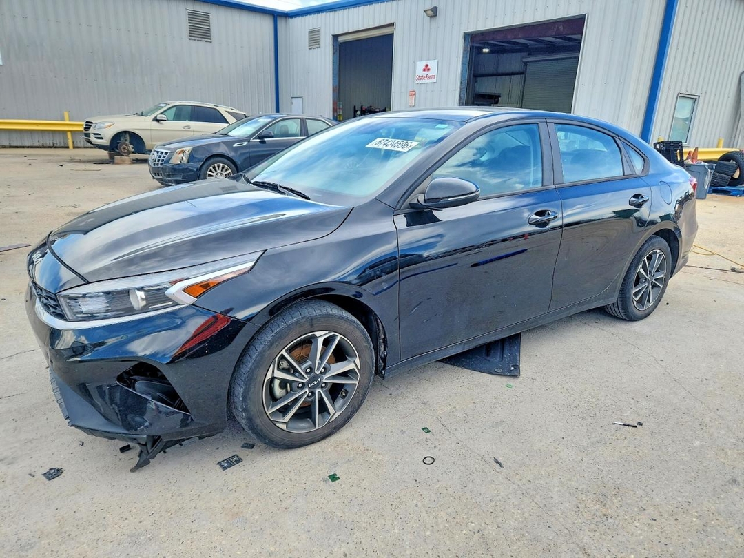 Вид 2023 KIA FORTE LXS, угол 1