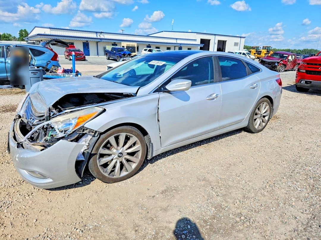 Vue de 2013 HYUNDAI AZERA BASE, angle 1