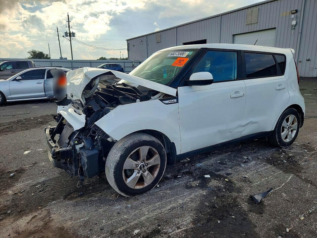 Вид 2017 KIA SOUL BASE, угол 1