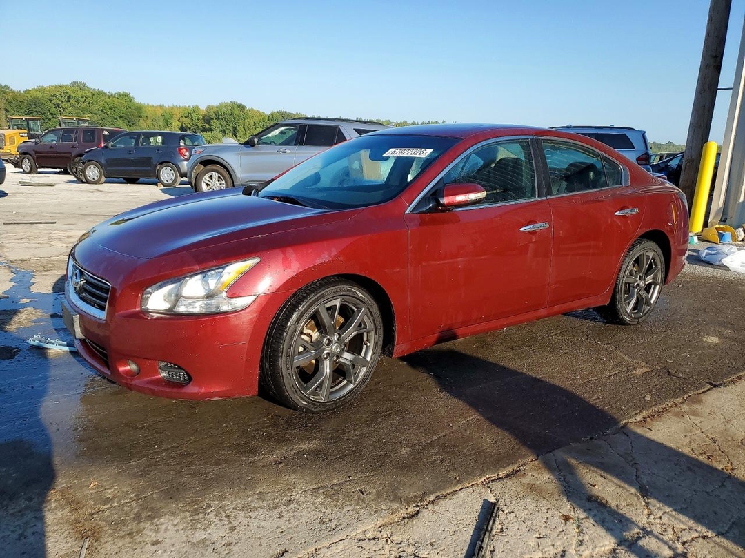 Vue de 2013 NISSAN MAXIMA 3.5 S, angle 1