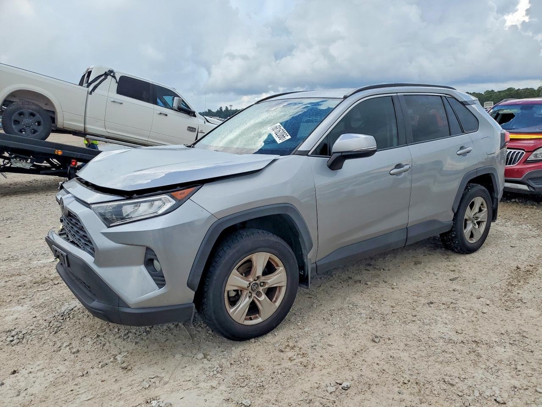 منظر 2020 TOYOTA RAV4 XLE، زاوية 1