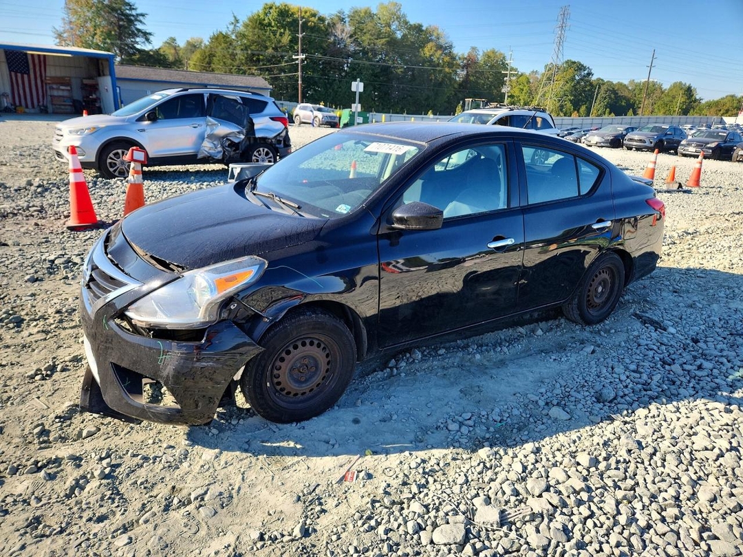 Vue de 2015 NISSAN VERSA 1.6 SV, angle 1