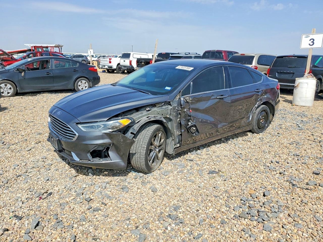 Vue de 2020 FORD FUSION SEL, angle 1