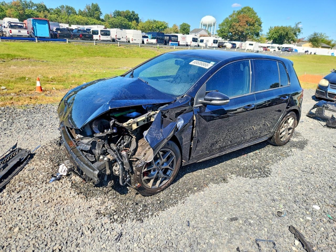 Vista de 2013 VOLKSWAGEN GTI, ángulo 1