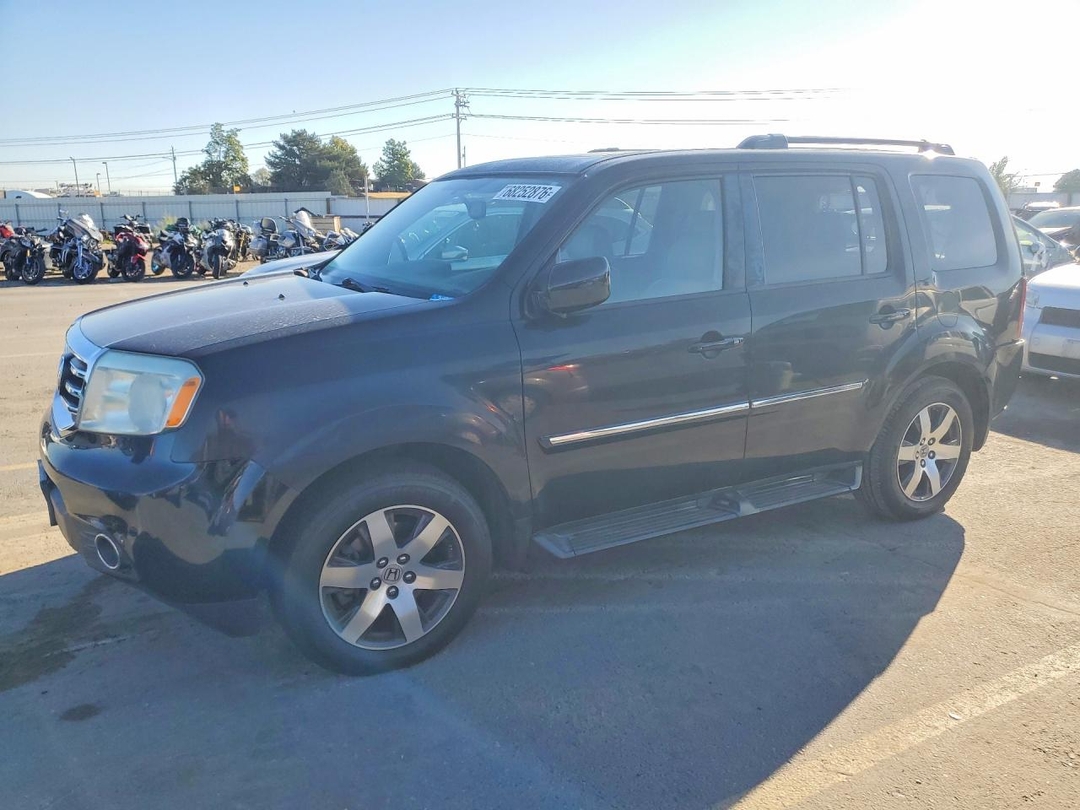 Vue de 2013 HONDA PILOT TOURING, angle 1