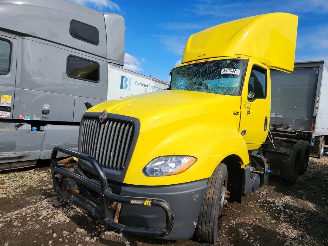 منظر 2024 INTERNATIONAL LT625 SEMI TRUCK، زاوية 1
