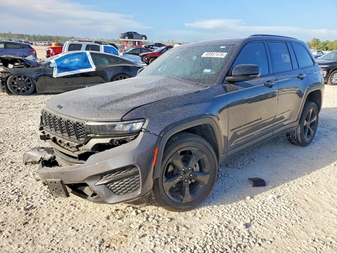 Vista de 2023 JEEP GRAND CHEROKEE LAREDO, ángulo 1