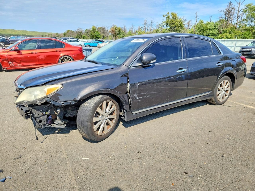 Vista de 2011 TOYOTA AVALON LIMITED, ángulo 1