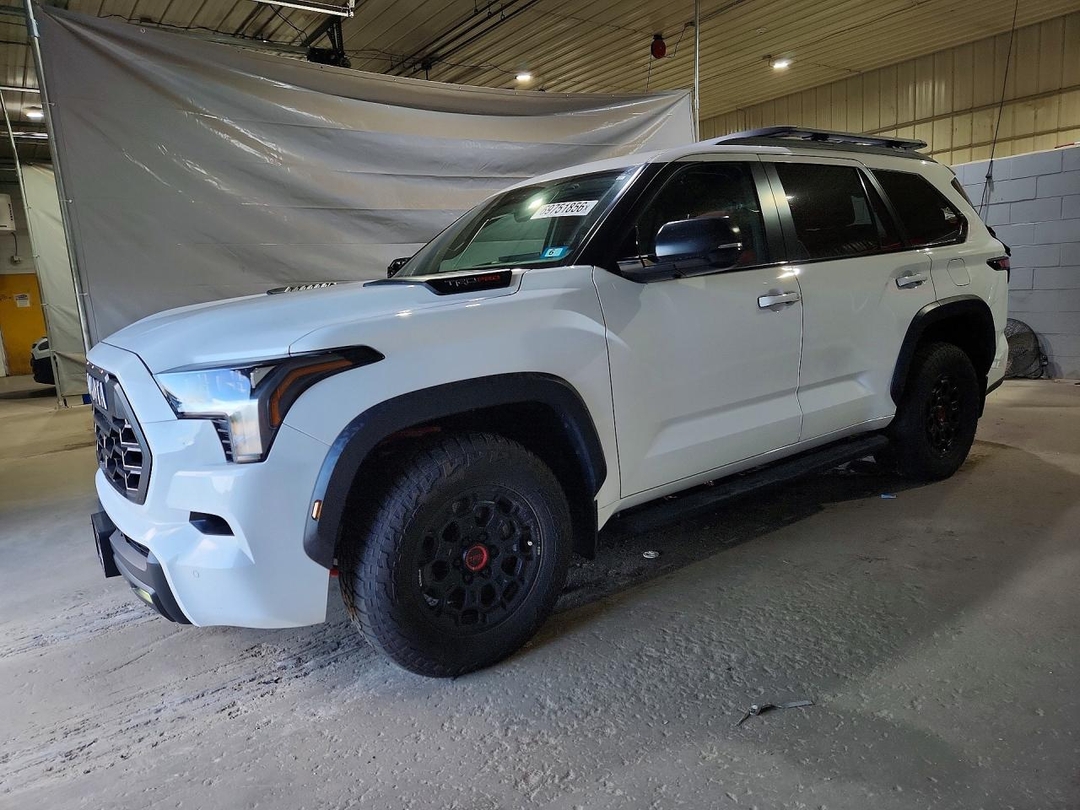 Vista de 2025 TOYOTA SEQUOIA TRD PRO, ángulo 1