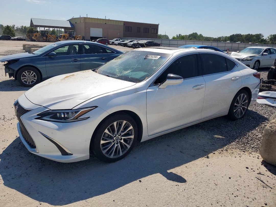 Вид 2021 LEXUS ES 250 BASE, угол 1