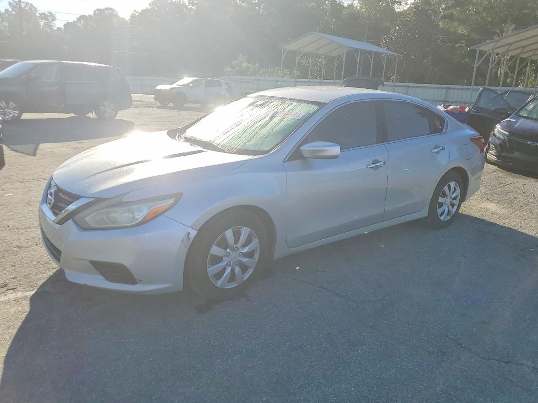 Vue de 2018 NISSAN ALTIMA 2.5 S, angle 1