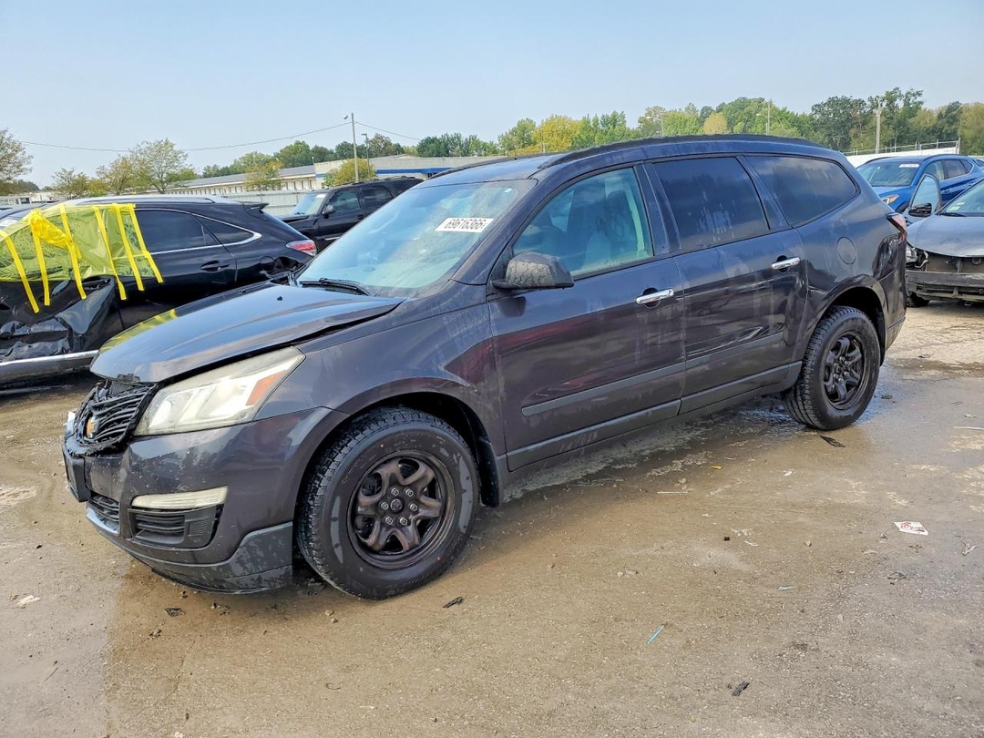 Вид 2013 CHEVROLET TRAVERSE LS, угол 1