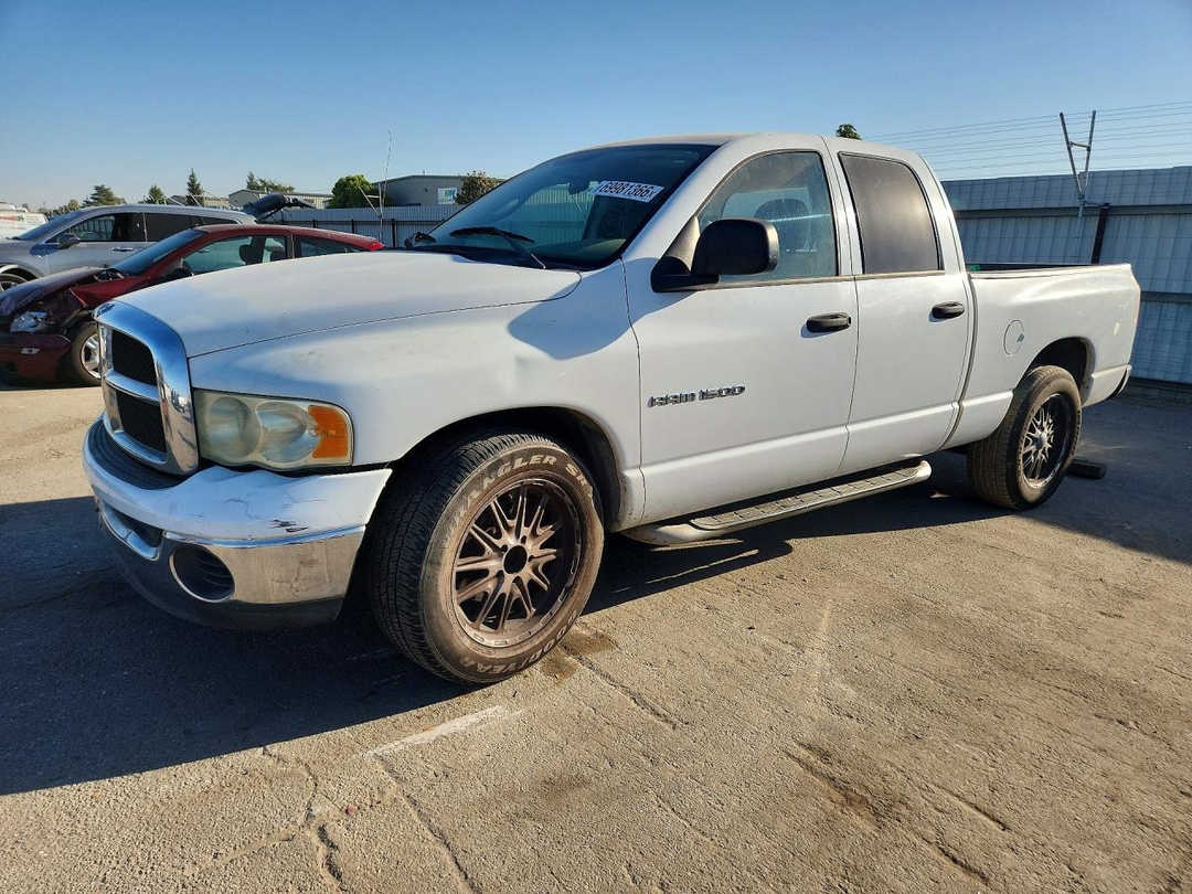 Vue de 2004 DODGE RAM 1500 ST, angle 1