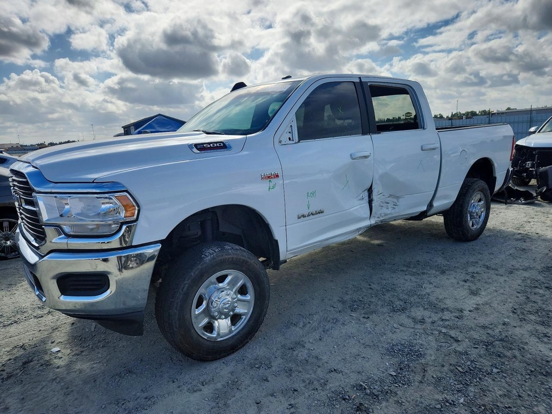 Vista de 2021 RAM 2500 BIG HORN, ángulo 1