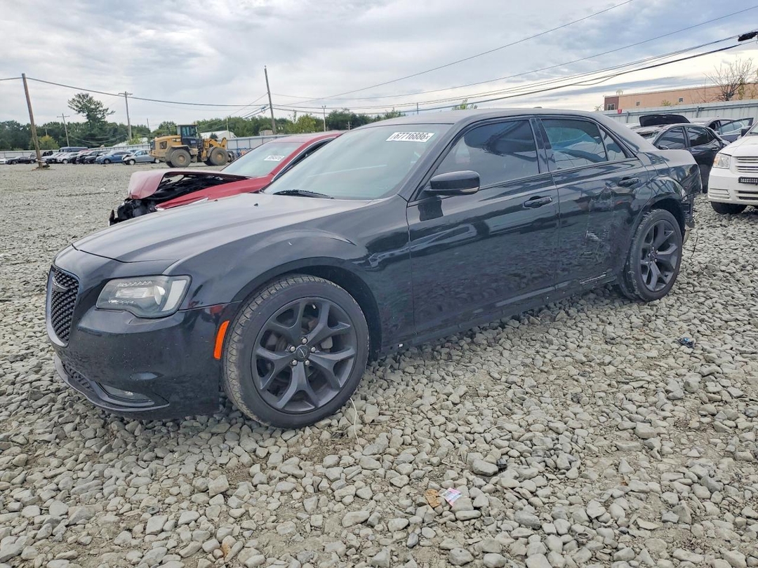 Вид 2021 CHRYSLER 300 S, угол 1