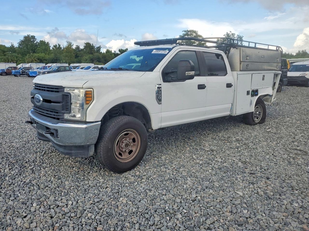 Vue de 2019 FORD F350 SUPER DUTY, angle 1