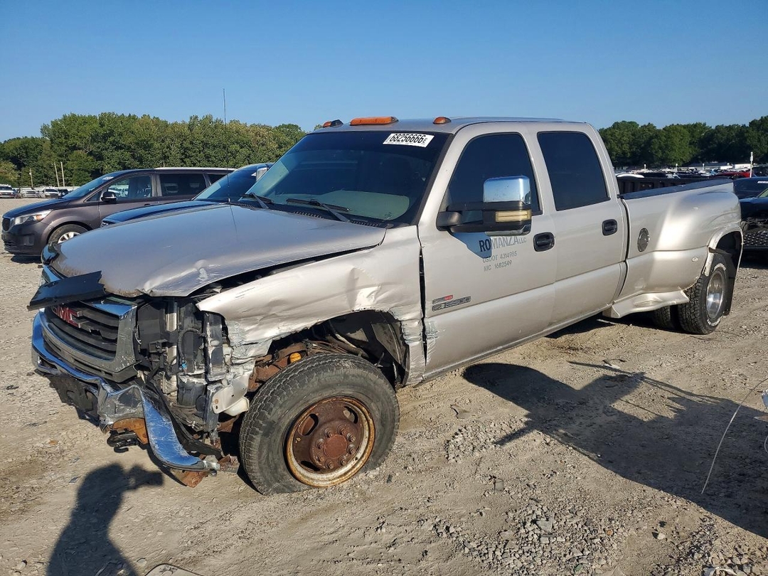 منظر 2005 GMC NEW SIERRA K3500، زاوية 1