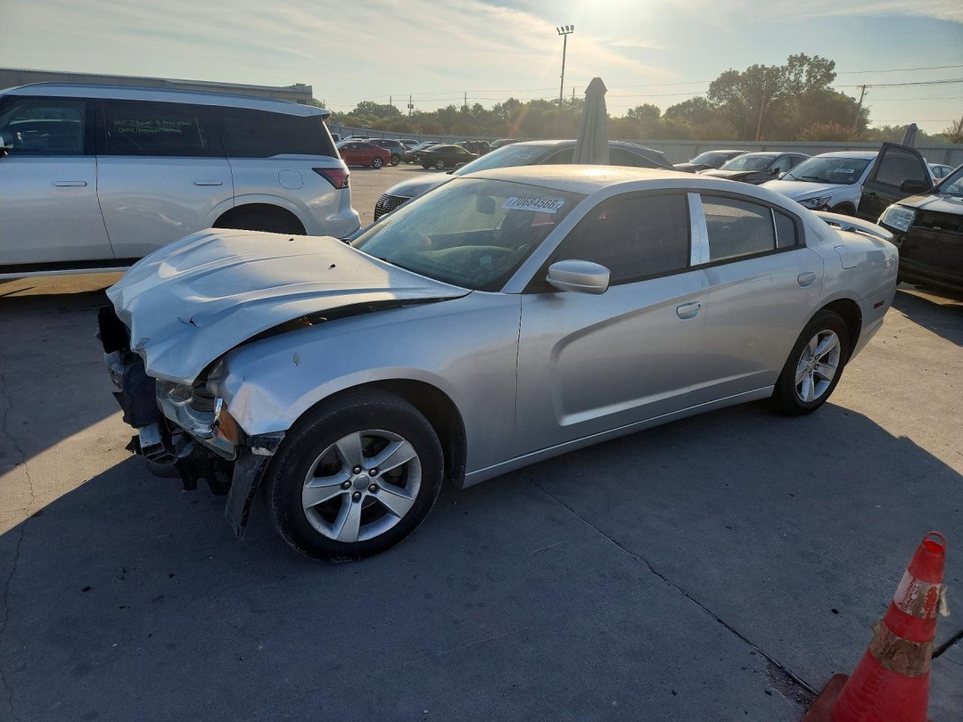 Vue de 2011 DODGE CHARGER, angle 1